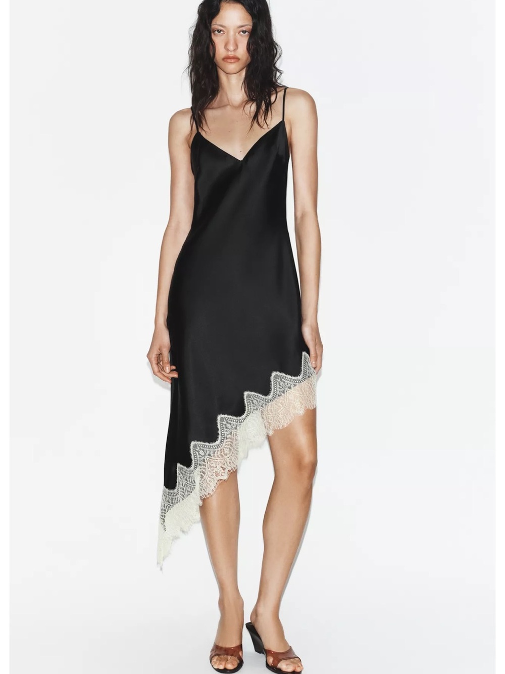 SATIN EFFECT LACE DRESS

Zara Black Satin Slip Dress with Ivory Lace Asymmetrica